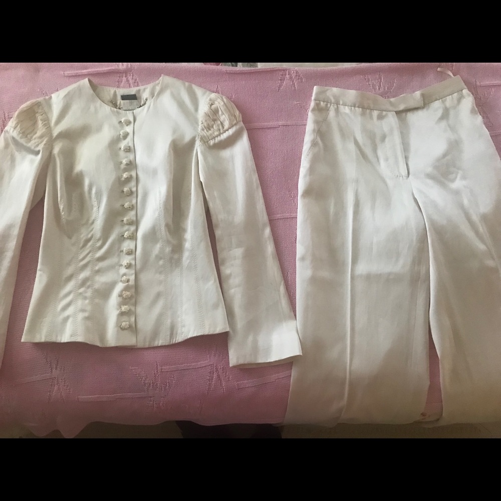 Alexander McQueen 2 pc Ecru EU 40 Coolest buttons!